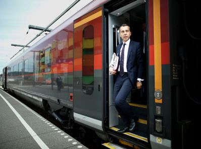 Am 23. August 2017 empfing der Bundeskanzler den franz&ouml;sischen Pr&auml;sidenten Emmanuel Macron in Salzburg. Im Bild Bundeskanzler Christian Kern bei seiner Ankunft.