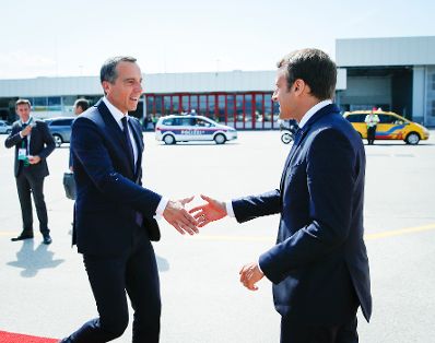 Am 23. August 2017 empfing Bundeskanzler Christian Kern (l.) den franz&ouml;sischen Pr&auml;sidenten Emmanuel Macron (r.) in Salzburg.