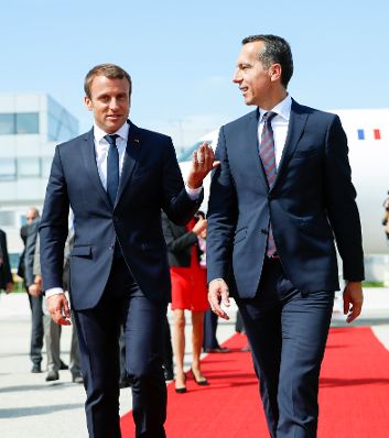Am 23. August 2017 empfing Bundeskanzler Christian Kern (r.) den franz&ouml;sischen Pr&auml;sidenten Emmanuel Macron (l.) in Salzburg.