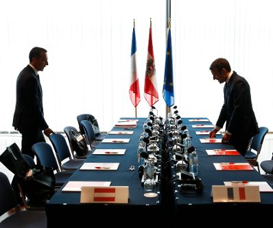 Am 23. August 2017 empfing Bundeskanzler Christian Kern (l.) den franz&ouml;sischen Pr&auml;sidenten Emmanuel Macron (r.) in Salzburg.