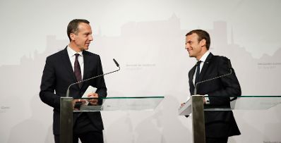 Am 23. August 2017 empfing Bundeskanzler Christian Kern (l.) den franz&ouml;sischen Pr&auml;sidenten Emmanuel Macron (r.) in Salzburg.