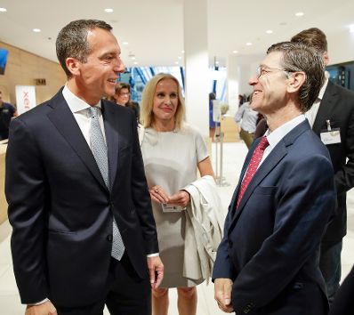 Am 28. August 2017 nahm Bundeskanzler Christian Kern (l.) am Europ&auml;ischen Forum Alpbach teil. Im Bild mit dem US-amerikanischen &Ouml;konom Jeffrey Sachs (r.).