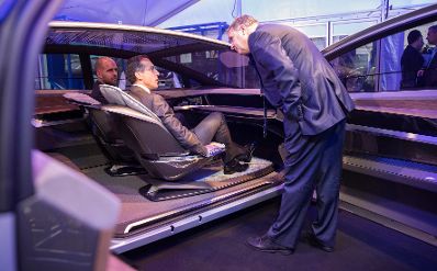 Am 29. September 2017 fand das Digitale Gipfeltreffen der Europ&auml;ischen Staats- und Regierungschefs in Tallinn statt. Im Bild Bundeskanzler Christian Kern bei der Besichtigung des Creative Hub.