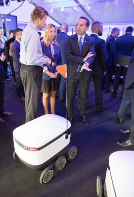 Am 29. September 2017 fand das Digitale Gipfeltreffen der Europ&auml;ischen Staats- und Regierungschefs in Tallinn statt. Im Bild Bundeskanzler Christian Kern bei der Besichtigung des Creative Hub.