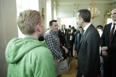 Am 26. Oktober 2017 empfing Bundeskanzler Christian Kern im Rahmen des Nationalfeiertages Besucherinnen und Besucher im Bundeskanzleramt.
