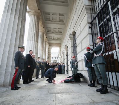 Am 26. Oktober 2017 fand anl&auml;sslich des Nationalfeiertages die traditionelle Kranzniederlegung am Grabmal des unbekannten Soldaten - zum Gedenken an die Gefallenen und Vermissten der beiden Weltkriege vor der Krypta am Wiener Heldenplatz statt.