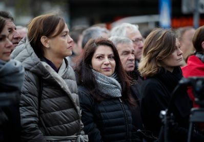 Am 13. November 2017 fand der Gedenktag zur Gr&uuml;ndung der Republik statt. Im Bild Staatssekret&auml;rin Muna Duzdar (m.) mit Bildungsministerin Sonja Hammerschmid (l.)