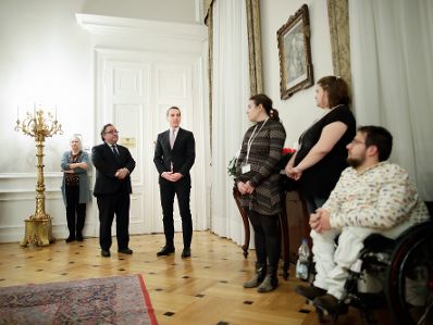 Am 27. November 2017 wurde Bundeskanzler Christian Kern von der Diakonie &Ouml;sterreich ein Adventkranz &uuml;berreicht.