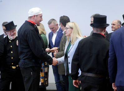 Am 10. J&auml;nner 2019 begann in Mauerbach die zweit&auml;gige Klausurtagung der Bundesregierung. Im Bild Bundesministerin Margarete Schramb&ouml;ck (m.r.).