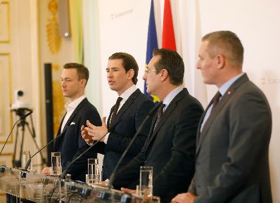 Bundesminister Mario Kunasek, Vizekanzler Heinz-Christian Strache, Bundeskanzler Sebastian Kurz, Bundesminister Mario Kunasek und Bundesminister Gernot Bl&uuml;mel (v.r.n.l.) beim Pressefoyer nach dem Ministerrat am 16. J&auml;nner 2019.