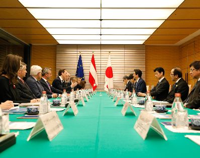 Am 15. Februar 2019 traf Bundeskanzler Sebastian Kurz im Rahmen seines Arbeitsbesuchs den japanischen Premierminister Shinzō Abe.