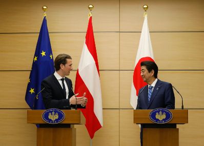 Am 15. Februar 2019 traf Bundeskanzler Sebastian Kurz (l.) im Rahmen seines Arbeitsbesuchs den japanischen Premierminister Shinzō Abe (r.).