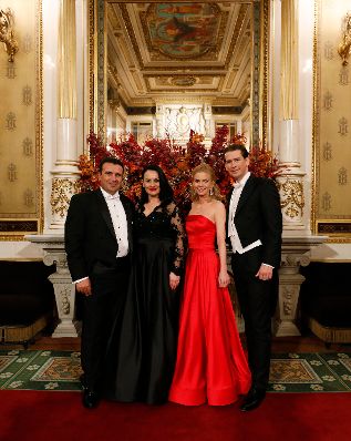 Am 28. Februar 2019 besuchte Bundeskanzler Sebastian Kurz (r.) den Wiener Opernball. Im Bild mit Susanne Thier (m.r.), Zoran Zaev (l.), mazedonischen Ministerpr&auml;sidenten und Zorica Zaeva (m.l.).
