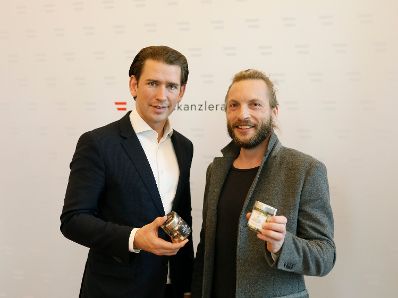 Am 13. M&auml;rz 2019 empfing Bundeskanzler Sebastian Kurz (l.) den Inhaber der Zuckerlwerkstatt Christian Mayer (r.) im Bundeskanzleramt.