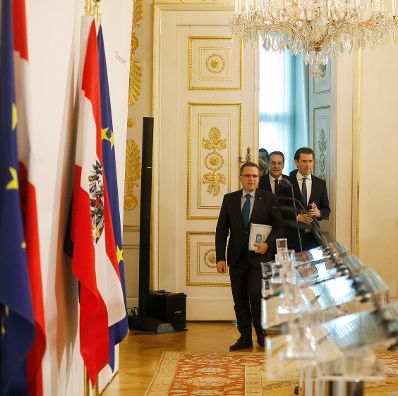 Bundeskanzler Sebastian Kurz, Vizekanzler Heinz-Christian Strache, Bundesministerin Beate Hartinger-Klein und &Ouml;VP-Sozialsprecher August W&ouml;ginger beim Pressefoyer nach dem Ministerrat am 13. M&auml;rz 2019.