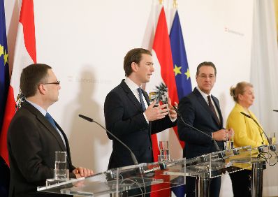 Bundeskanzler Sebastian Kurz (m.l.), Vizekanzler Heinz-Christian Strache (m.r.), Bundesministerin Beate Hartinger-Klein (r.) und &Ouml;VP-Sozialsprecher August W&ouml;ginger (l.) beim Pressefoyer nach dem Ministerrat am 13. M&auml;rz 2019.