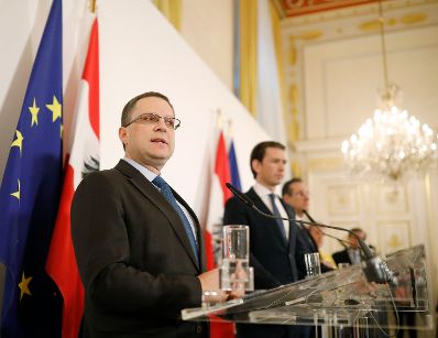 Bundeskanzler Sebastian Kurz (m.l.), Vizekanzler Heinz-Christian Strache (m.r.), Bundesministerin Beate Hartinger-Klein (r.) und &Ouml;VP-Sozialsprecher August W&ouml;ginger (l.) beim Pressefoyer nach dem Ministerrat am 13. M&auml;rz 2019.