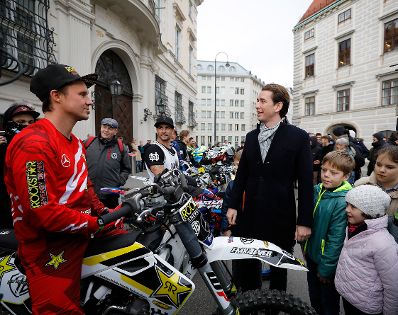 Am 14. M&auml;rz 2019 besuchte Masters of Dirt den Bundeskanzler Sebastian Kurz vor dem Bundeskanzleramt.
