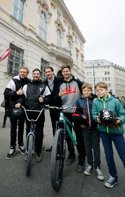 Am 14. M&auml;rz 2019 besuchte Masters of Dirt den Bundeskanzler Sebastian Kurz vor dem Bundeskanzleramt.