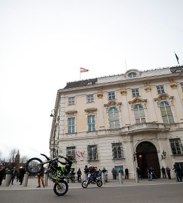 Am 14. M&auml;rz 2019 besuchte Masters of Dirt den Bundeskanzler Sebastian Kurz vor dem Bundeskanzleramt.