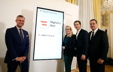 Am 19. M&auml;rz 2019 fand eine Pressekonferenz zum Thema "Digitales Amt" im Bundeskanzleramt statt. Im Bild (v.l.n.r) Bundesminister Norbert Hofer, Bundesministerin Margarete, Bundeskanzler Sebastian Kurz und Schramb&ouml;ckVizekanzler Heinz-Christian Strache.