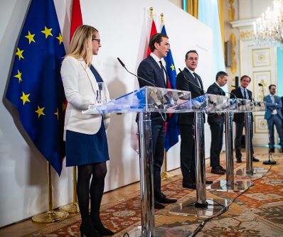 Bundeskanzler Sebastian Kurz (2.v.l.), Vizekanzler Heinz-Christian Strache (3.v.l.), Bundesministerin Margarete Schramb&ouml;ck (l.) und Bundesminister Herbert Kickl (4.v.l.) beim Pressefoyer nach dem Ministerrat am 20. M&auml;rz 2019.