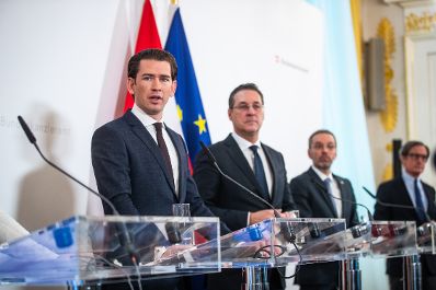 Bundeskanzler Sebastian Kurz (l.), Vizekanzler Heinz-Christian Strache (2.v.l.) und Bundesminister Herbert Kickl (3.v.l.) beim Pressefoyer nach dem Ministerrat am 20. M&auml;rz 2019.