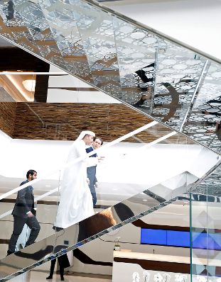 Am 23. M&auml;rz 2019 fand die Arbeitsreise von Bundeskanzler Sebastian Kurz (r.) in den Vereinigten Arabischen Emiraten statt. Im Bild mit Khaldoon Al Mubarak (l.), CEO Staatsholding Mubadala.