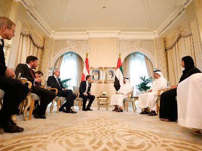 Am 23. M&auml;rz 2019 fand die Arbeitsreise von Bundeskanzler Sebastian Kurz (m.l.) in den Vereinigten Arabischen Emiraten statt. Im Bild mit Kronprinz Mohammed bin Zayed Al Nahyan (m.r.).