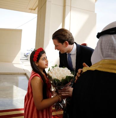 Am 24. M&auml;rz 2019 fand die Arbeitsreise von Bundeskanzler Sebastian Kurz (m.) in Kuwait statt. Im Bild beim Empfang durch Premierminister Scheich Dschabir al-Mubarak al-Hamad al-Sabah (r.).