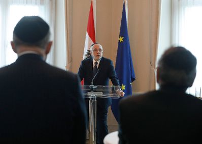 Am 26. M&auml;rz 2019 verlieh Bundeskanzler Sebastian Kurz das Gro&szlig;e Ehrenzeichen f&uuml;r Verdienste um die Republik &Ouml;sterreich an Raimund Fastenbauer.