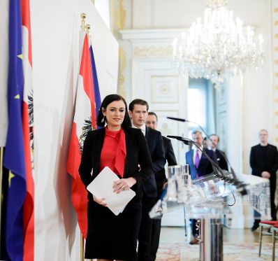 Bundeskanzler Sebastian Kurz (m.l.), Vizekanzler Heinz-Christian Strache (m.r.), Bundesministerin Elisabeth K&ouml;stinger (l.) und Bundesminister Norbert Hofer (r.) beim Pressefoyer nach dem Ministerrat am 27. M&auml;rz 2019.