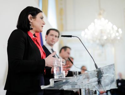 Bundeskanzler Sebastian Kurz (m.l.), Vizekanzler Heinz-Christian Strache (m.r.), Bundesministerin Elisabeth K&ouml;stinger (l.) und Bundesminister Norbert Hofer (r.) beim Pressefoyer nach dem Ministerrat am 27. M&auml;rz 2019.