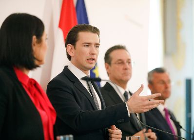 Bundeskanzler Sebastian Kurz (m.l.), Vizekanzler Heinz-Christian Strache (m.r.), Bundesministerin Elisabeth K&ouml;stinger (l.) und Bundesminister Norbert Hofer (r.) beim Pressefoyer nach dem Ministerrat am 27. M&auml;rz 2019.
