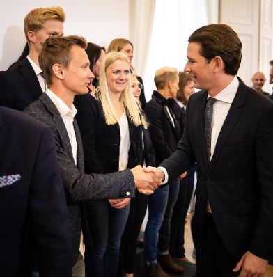 Am 3. April 2019 empfing Bundeskanzler Sebastian Kurz (r.) gemeinsam mit Vizekanzler Heinz-Christian Strache die &Ouml;SV-Athletinnen und Athleten im Bundeskanzleramt.