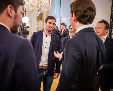 Am 3. April 2019 empfing Bundeskanzler Sebastian Kurz (r.) gemeinsam mit Vizekanzler Heinz-Christian Strache die &Ouml;SV-Athletinnen und Athleten im Bundeskanzleramt.