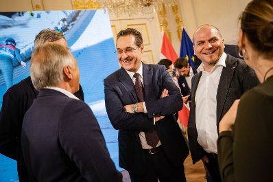 Am 3. April 2019 empfing Bundeskanzler Sebastian Kurz gemeinsam mit Vizekanzler Heinz-Christian Strache (m.) die &Ouml;SV-Athletinnen und Athleten im Bundeskanzleramt.