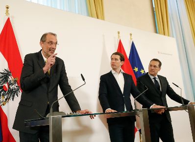 Am 11. April 2019 fand eine Pressekonferenz zum Thema "Bildungsinvestitionsgesetz" statt. Im Bild Bundeskanzler Sebastian Kurz (m.), Vizekanzler Heinz-Christian Strache (r.) und Bundesminister Heinz Fa&szlig;mann (l.).
