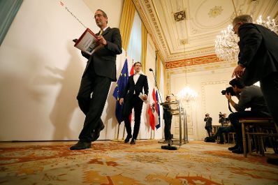 Am 11. April 2019 fand eine Pressekonferenz zum Thema "Bildungsinvestitionsgesetz" statt. Im Bild Bundeskanzler Sebastian Kurz (m.), Vizekanzler Heinz-Christian Strache (r.) und Bundesminister Heinz Fa&szlig;mann (l.).