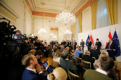 Am 30. April 2019 gab Bundeskanzler Sebastian Kurz gemeinsam mit Vizekanzler Heinz-Christian Strache, Bundesminister Hartwig L&ouml;ger und Staatssekret&auml;r Hubert Fuchs eine Pressekonferenz zum Thema Steuerreform.