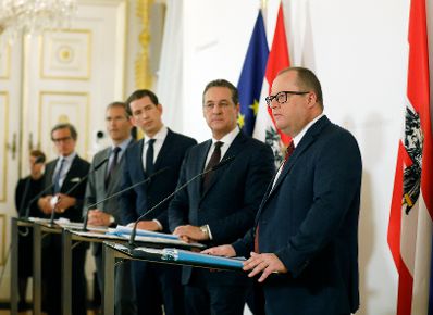 Am 30. April 2019 gab Bundeskanzler Sebastian Kurz gemeinsam mit Vizekanzler Heinz-Christian Strache, Bundesminister Hartwig L&ouml;ger und Staatssekret&auml;r Hubert Fuchs eine Pressekonferenz zum Thema Steuerreform.