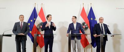 Bundeskanzler Sebastian Kurz (m.l.), Vizekanzler Heinz-Christian Strache (m.r.), Bundesminister Hartwig L&ouml;ger (l.) und Staatssekret&auml;r Hubert Fuchs (r.) beim Pressefoyer nach dem Ministerrat am 01. Mai 2019.