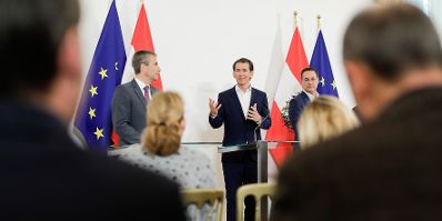 Bundeskanzler Sebastian Kurz (m.), Vizekanzler Heinz-Christian Strache (r.) und Bundesminister Hartwig L&ouml;ger (l.) beim Pressefoyer nach dem Ministerrat am 01. Mai 2019.