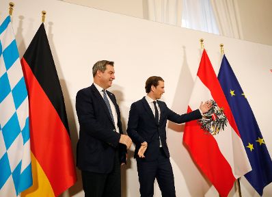 Am 3. Mai 2019 empfing Bundeskanzler Sebastian Kurz (r.) den Ministerpr&auml;sident von Bayern, Markus S&ouml;der (l.) zu einem Gespr&auml;ch.