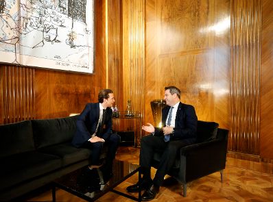 Am 3. Mai 2019 empfing Bundeskanzler Sebastian Kurz (l.) den Ministerpr&auml;sident von Bayern, Markus S&ouml;der (r.) zu einem Gespr&auml;ch.