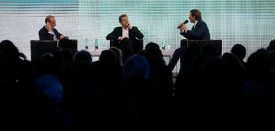 Am 7. Mai 2019 nahm Bundeskanzler Sebastian Kurz (r.) an der Veranstaltung &quot;The European Dream&quot; teil. Im Bild mit dem Wirtschaftskammerpr&auml;sident Harald Mahrer (m.) und dem israelischen Historiker Yuval Noah Harari (l.).