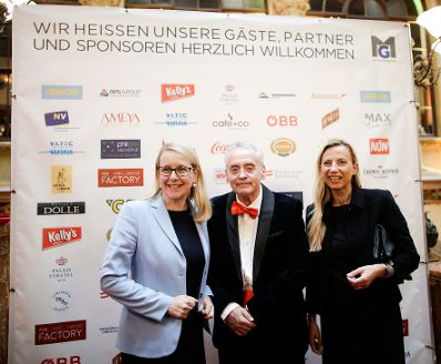 Am 13. Mai 2019 nahm Bundeskanzler Sebastian Kurz mit Vizekanzler Heinz-Christian Strache, Bundesministerin Juliane Bogner-Strau&szlig; (r.) und Bundesministerin Margarete Schramb&ouml;ck (l.) an der Verleihung des &bdquo;FM Incomingpreis 2019&ldquo; an Landeshauptfrau Johanna Mikl-Leitner teil.