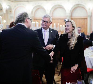 Am 13. Mai 2019 nahm Bundeskanzler Sebastian Kurz mit Vizekanzler Heinz-Christian Strache, Bundesministerin Juliane Bogner-Strau&szlig; (r.) und Bundesministerin Margarete Schramb&ouml;ck an der Verleihung des &bdquo;FM Incomingpreis 2019&ldquo; an Landeshauptfrau Johanna Mikl-Leitner teil.