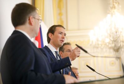 Am 16. Mai 2019 fand eine Pressekonferenz zum Thema Mindestpension statt. Im Bild (v.l.n.r.) &Ouml;VP-Sozialsprecher August W&ouml;ginger, Bundeskanzler Sebastian Kurz, Vizekanzler Heinz-Christian Strache und Bundesministerin Beate Hartinger-Klein.