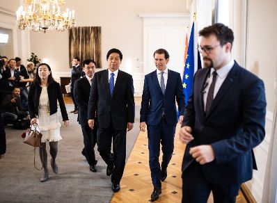 Am 21. Mai 2019 empfing Bundeskanzler Sebastian Kurz (m.r.) den chinesischen Parlamentspr&auml;sidenten Li Zhanshu (m.l.) zu einem Gespr&auml;ch.